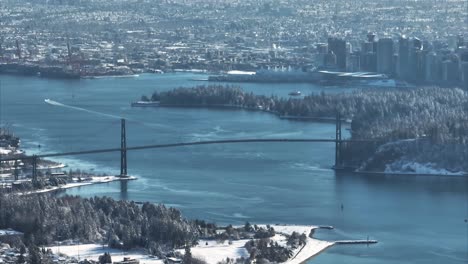 Teledrohne-Luftaufnahme-Der-Lions-Gate-Bridge-Im-Winterschnee,-Vancouver,-Kanada