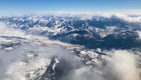 Vista-Aérea-Del-Paisaje-Montañoso-De-Bozeman-Montana