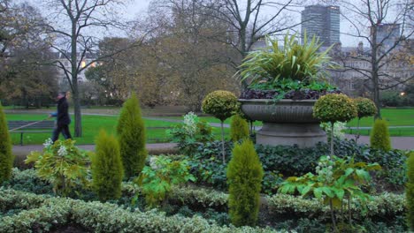 Shot-of-beautiful-green-vegetation-in-Regent's-Park-on-a-cloudy-day-In-London,-UK