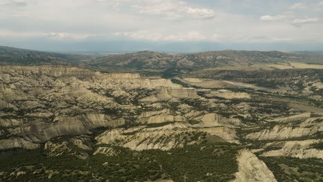 Tierras-Baldías-Con-Colinas-Erosionadas-En-La-Reserva-Natural-De-Vashlovani-En-Georgia