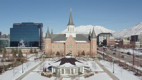 Templo-Religioso-En-Provo,-Utah-Para-La-Fe-Mormona-Lds-En-Invierno,-Antena