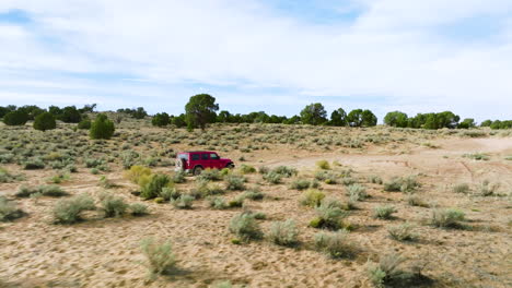 Off-Roading-On-The-Desert-Trails-Towards-White-Pocket-In-Utah,-United-States