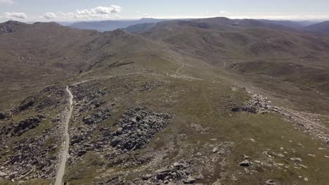 Aerial-Shot-at-the-top-of-Mount-Kosciuszko-Nationalpark