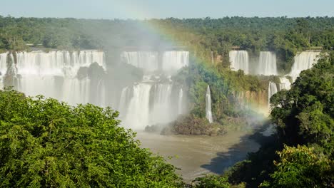 Iguazu-wasserfälle,-Umgeben-Vom-Atlantischen-Wald,-Weitwinkelaufnahme,-Zeitraffer