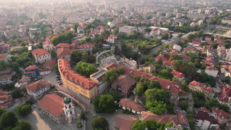 Aerial-drone-shot-of-Plovdiv-Old-town,-Bulgaria-[landmarks:-Roman-theatre-of-Philippopolis,-Djumaya-Mosque,-Clock-Tower-Часовникова-кула