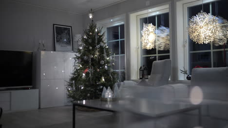 Cinematic-reveal-shot-of-dreamlike-beautiful-dressed-Christmas-tree-in-living-room