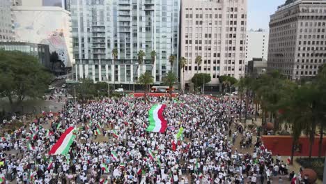Pueblo-Iraní-Protestando-En-La