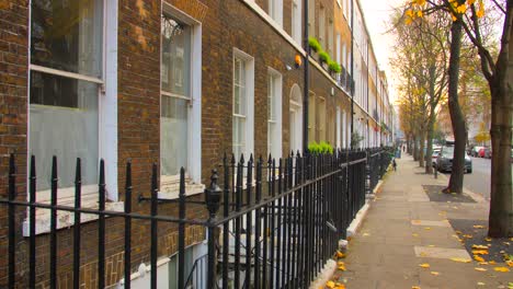 Close-up-of-decorative-pointed-wrought-iron-fence-in-front-of-Victorian-terrace-houses-in-Bloomsbury,-London