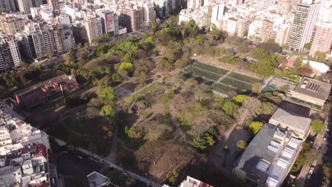 Las-Heras-Park-In-Der-Stadt-Buenos-Aires,-Argentinien