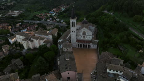 Aerial-View-Of-Spoleto-Cathedral,-Umbria,-Italy---drone-shot