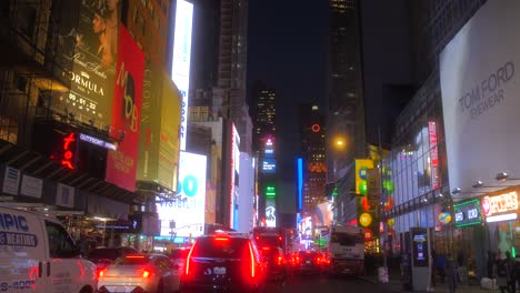 Night-Scene-Of-Traffic-Jam-And-City-Lights-At-The-Times-Square-In-Midtown-Manhattan,-New-York-City