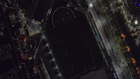 San-Diego-California-Aerial-V111-Filmische-Vertikale-Ansicht-Von-Oben-Nach-Unten,-Drohnenüberführung-Embarcadero-Marina,-Die-Das-Beleuchtete-Nächtliche-Stadtbild-Der-Innenstadt-Von-Oben-Einfängt-–-Aufgenommen-Mit-Mavic-3-Cine-–-September-2022