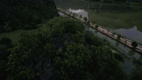 Aerial-shot-of-Nin-Bihn,-Vietnam