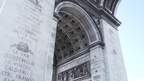 Tourist-Destination-With-The-Famous-Arc-de-Triomphe-In-Paris,-France