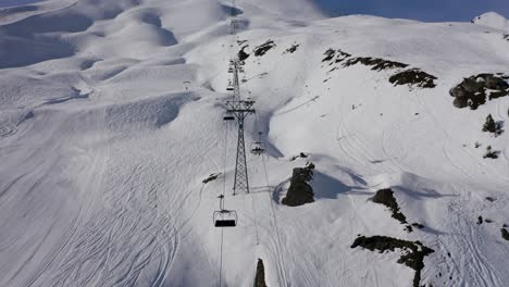 Swiss-alpine-ski-resort-in-Grindelwald-aerial-revealing-shot-of-the-snowy-slopes
