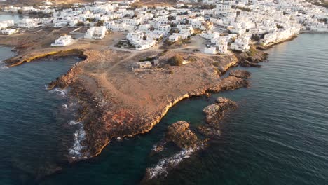 Aerial-footage-of-the-picturesque-Naoussa-beach-and-stunning-nature-on-the-island-of-Paros,-Greece