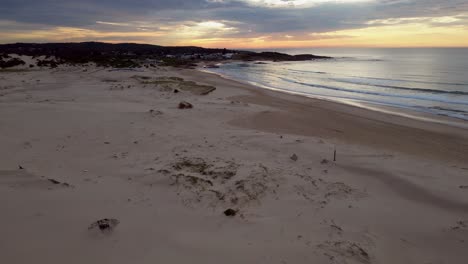 Summer-sunrise-at-Anna-Bay-NSW-Australia