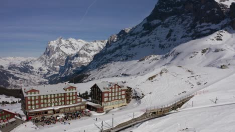Famosa-Estación-De-Esquí-En-Grindelwald-Plano-De-Establecimiento-Aéreo