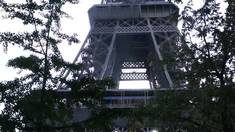 Looking-Up-Into-The-Skyline-Of-The-Eiffel-Tower-In-Paris,-France