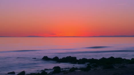 Sonnenuntergang-Im-Zeitraffer-An-Einem-Mittelmeerstrand-Mit-Klarem-Himmel