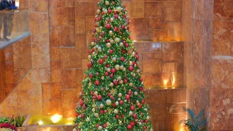 Christmas-Tree-Inside-Trump-Tower-Hall-With-Waterfall-In-The-Background-In-Midtown-Manhattan,-NYC,-USA