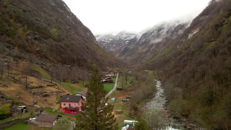 Hamlet-Of-Sonogno-At-Verzasca-Valley-During-Cloudy-Day-In-The-Canton-of-Ticino-In-Switzerland