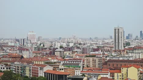 Colorful-rooftops-of-Milan-city,-view-from-above