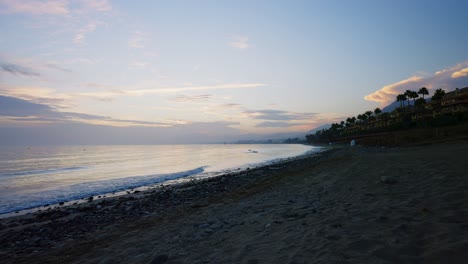 Leerer-Strand-Nach-Sonnenuntergang