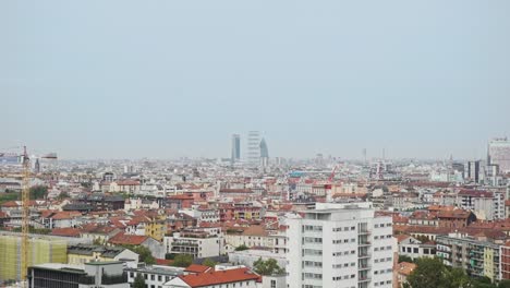Mailänder-Stadttürme-Und-Dächer,-Luftbild