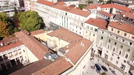 Historical-buildings-and-reveal-of-upper-Bergamo-city,-aerial-drone-view