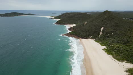 Toma-Aérea-Del-Parque-Nacional-Port-Stephens-Tomaree-Con-3-Playas,-Nsw,-Australia