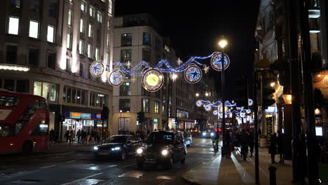Strand-London,-Nighttime-Cityscape,-Buses-and-Taxis,-Christmas-Season