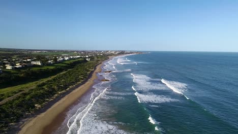 Stunning-Scenery-Of-Turquoise-Blue-Sea-With-Foamy-Waves-Running-Ashore-In-Boomer-Beach,-Port-Elliot,-Australia-On-A-Summer-Day---aerial-slow-motion