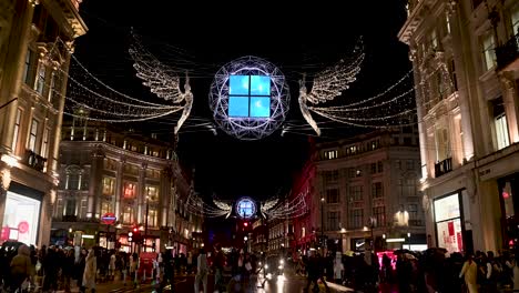Luces-De-Navidad-Dentro-De-Regents-Street,-Londres,-Reino-Unido
