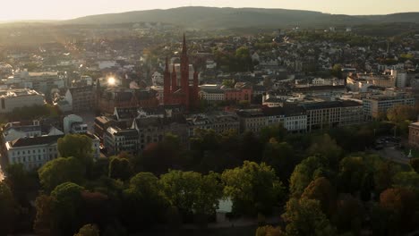 Central-Park-and-Marktkirche-in-Wiesbaden-with-an-approaching-move