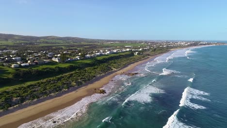 Boomer-Beach-With-Blue-Waves-In-Summer---Waterfront-Houses-And-Villas-Situated-On-The-Coastal-Hills-In-Port-Elliot,-South-Australia
