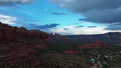 Vista-Of-Red-Rock-Formations-Against-Cloudy-Blue-Sky-In-Sedona,-Arizona,-USA