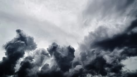 Graue-Wolken-Am-Himmel,-Begleitet-Von-Einem-Gewitter-In-Ihnen