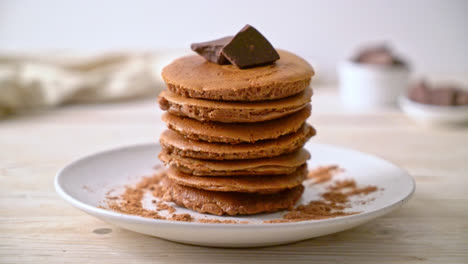 chocolate-pancake-stack-with-chocolate-powder