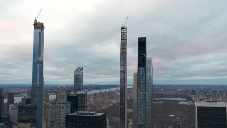 Parte-De-Los-Rascacielos-De-La-Fila-Del-Multimillonario-De-Nueva-York-En-Construcción