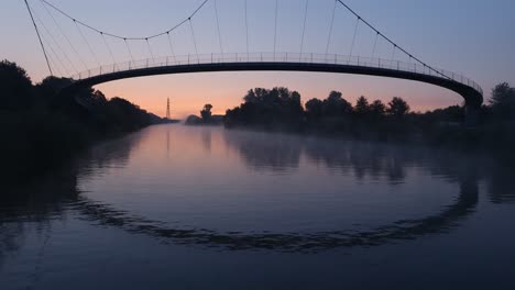 Alemania---Hermosa-Puesta-De-Sol-Sobre-El-Puente-En-El-Canal-Rhine-herne,-Drone-Aéreo