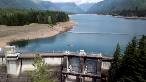 Still-Blue-Water-At-The-Lake-In-Wynoochee-Dam,-Washington---aerial-drone