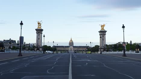 Alexander-III-bridge-with-the-invalides-in-the-background-and-very-few-cars-and-trafic-during-covid-outbreak,-wide-dolly-in-shot-during-early-morning