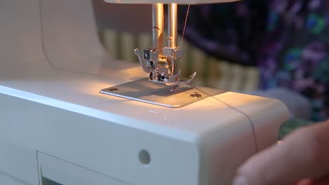 Close-up-on-tailor-hands-thread,-preparing-sewing-machine-for-work