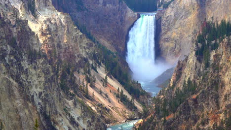 Die-Unteren-Wasserfälle-Des-Grand-Canyon-Von-Yellowstone