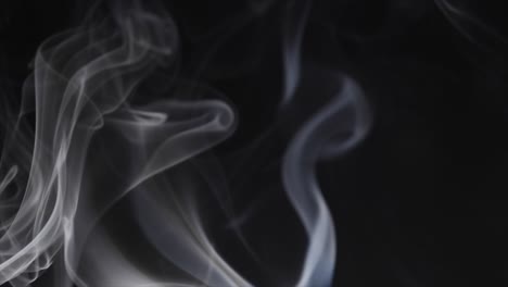 Rauch-In-Zeitlupe,-Rauchtanz-Auf-Schwarzem-Hintergrund