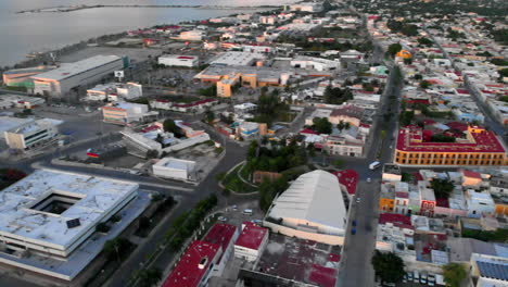 Campeche-Mexico-Panning-Roll-Drone-Erschossen-Sonnenuntergang-In-Der-Innenstadt