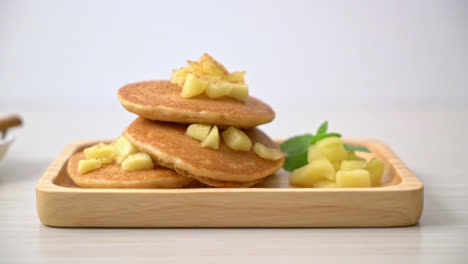 apple-pancake-or-apple-crepe-with-cinnamon-powder