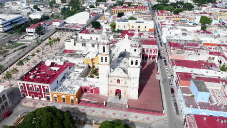 Catedral-Campeche-Kathedrale-Drohne-Orbit-Mittags