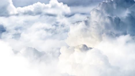 Nube-Cumulonimbus-En-El-Cielo-Despejado